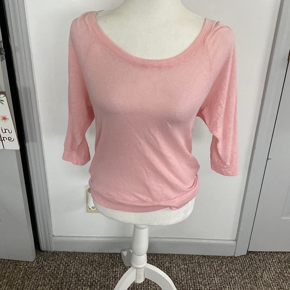 American Eagle Outfitters Tops - American eagle pink top 💕
